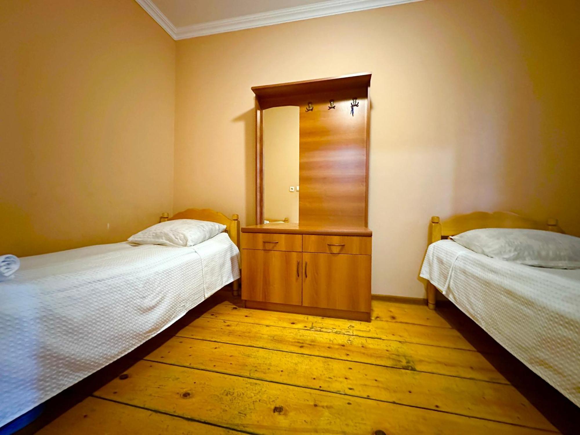 Mziuri Guest House Местия Экстерьер фото