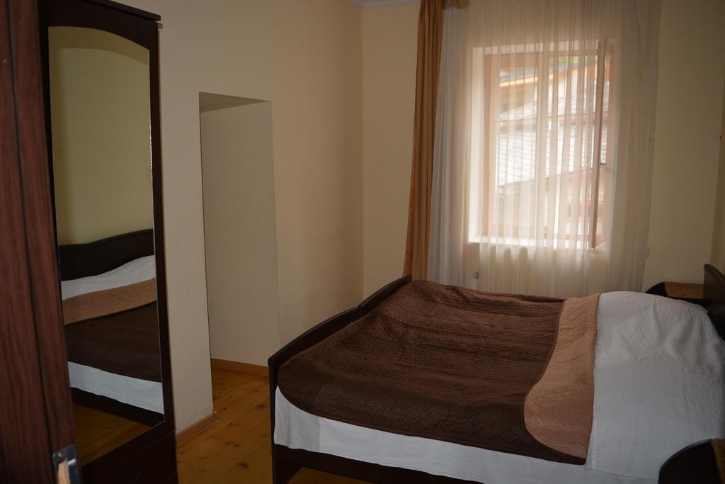 Mziuri Guest House Местия Экстерьер фото