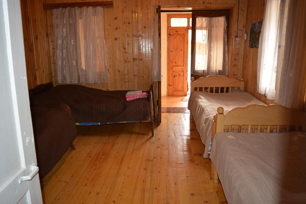 Mziuri Guest House Местия Экстерьер фото