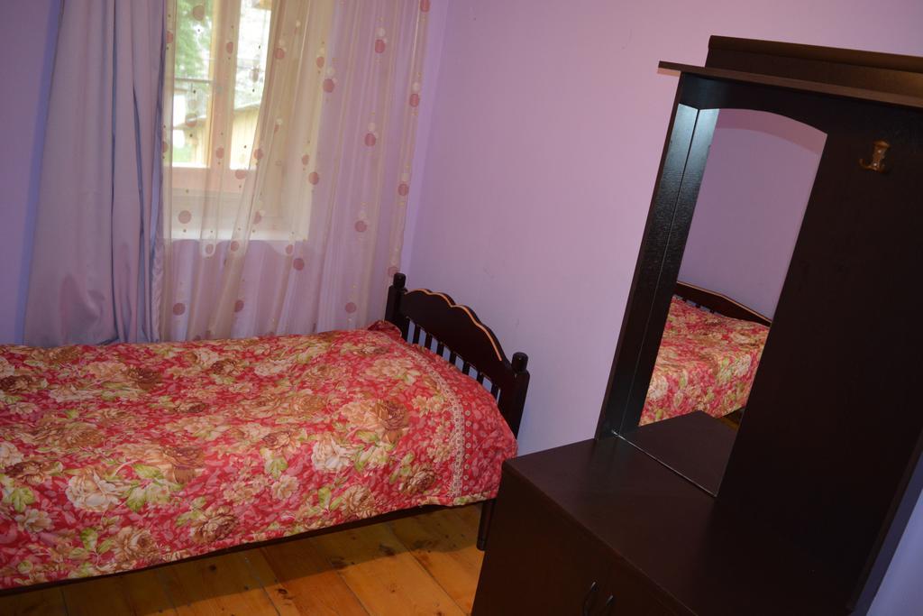 Mziuri Guest House Местия Экстерьер фото